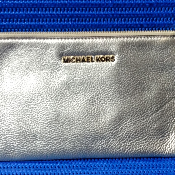 Michael Kors - Picture 1 of 6